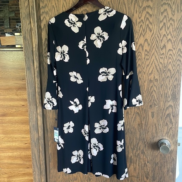 TOMMY HILFIGER
Petite Floral-Print Bell-Sleeve Mini Dress - Picture 3 of 8